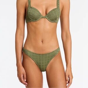Triangl Sara Pine Top and Bottoms in XS and its bag.
Brand new with tags.
